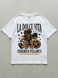 T-Shirt Streetwear "La Dolce Vita" — Bianca Oversize – fronte