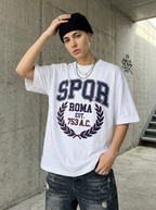 T-Shirt Streetwear "SPQR 753" — Bianca Oversize – indossata